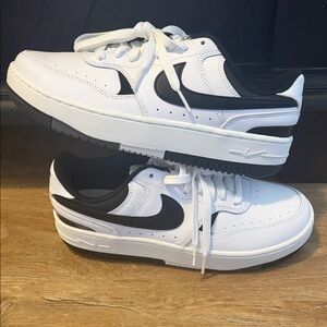 Nike Women's White and Black Sneakers